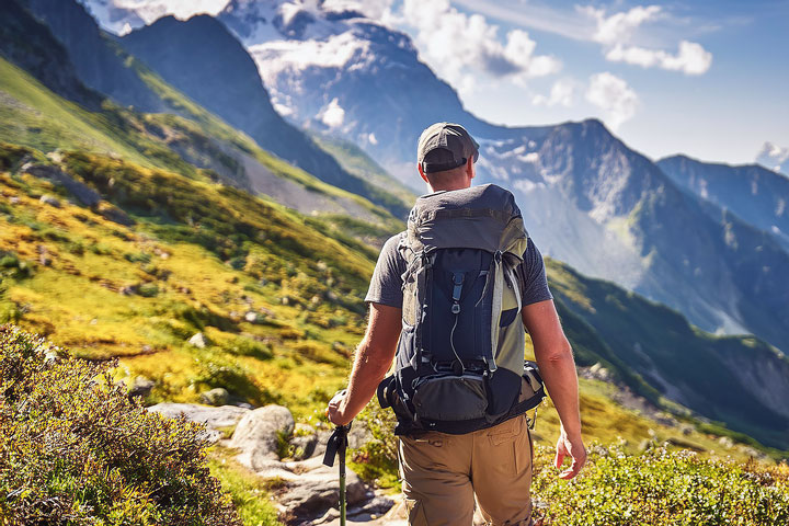 Hiking: 10 Items Every Hiking Backpack Should Have